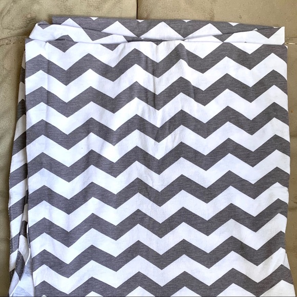 Itzy Ritzy Infinity Nursing Scarf - Picture 2 of 4